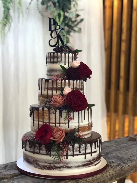 Wedding Cake Drip, Fall Wedding Cake Ideas Burgundy, Black And Burgundy Wedding Cake, Fall Chocolate Wedding Cake, Wedding Chocolate Cake Design, Burgundy And Blush Wedding Cake, Naked Cakes Wedding, October Wedding Cake, Blackberry Wedding Cake