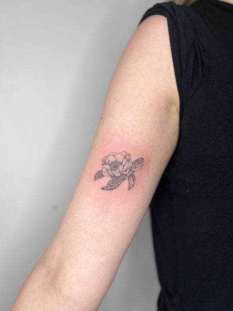 Turtle Tattoo With Flower Shell, Flower Sea Turtle Tattoo, Floral Sea Turtle Tattoo, Sea Turtle And Flower Tattoo, Flower Turtle Tattoo, Turtle Tattoo With Flower, Sea Flowers Tattoo, Turtle Flower Tattoo, Fine Line Turtle Tattoo