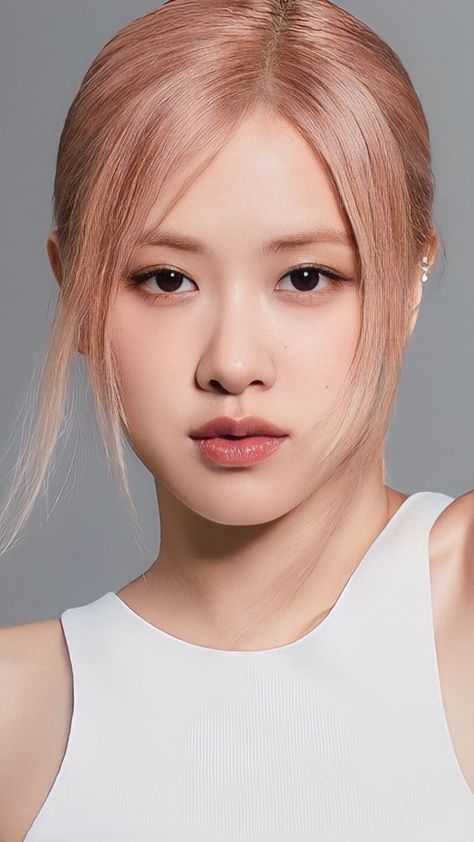 Rosé Face Blackpink, Rosé Blackpink Face, Rosé Blackpink Makeup, Rosé Visual, Subtle Lip Color, Rosé Hd, Rose Makeup, Look Rose, Natural Eyeshadow