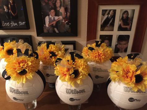 Senior Gift Ideas High School Sports Volleyball, Volleyball Graduation Party Ideas, Volleyball Banquet Ideas Centerpieces, Volleyball Centerpieces Banquet, Volleyball Centerpieces Ideas, Senior Night Gift Ideas Volleyball, Volleyball Banquet Ideas, Volleyball Centerpieces, Senior Baskets