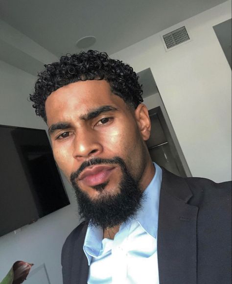 Black Men Goatee, Men's Goatee Styles, Men Goatee, Goatee Styles, Men Haircut Curly Hair, Light Skin Men, Business Life, Beard Styles For Men, Beard Life