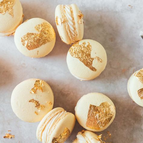 Check out Golden Lemon Macarons recipe and more from Sur La Table! Sur La Table Recipes, Gold Macarons, Pastel Macarons, Lemon Macarons, Macarons Recipe, The Best Dessert, Macaron Recipe, Best Dessert, Brunch Party