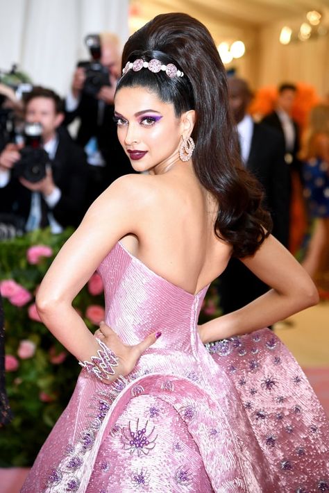 Deepika Padukone Hair, Zac Posen Gown, Celebrity Beauty Secrets, Met Gala Dresses, Deepika Padukone Style, Pink Gowns, Asian Celebrities, Gala Dresses, Kim Jisoo