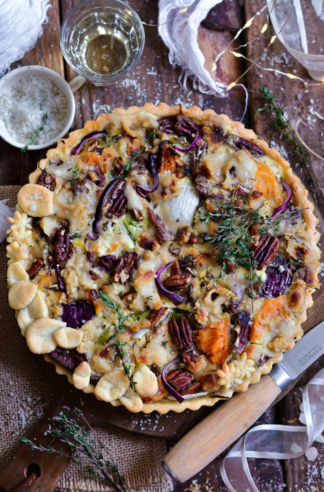 Tarte Vegan Salée Rustique Patates Douces, Oignons, Pecans / Vegan Rustic Sweet Potatoes, Onion, Pecans Tart Savoury Quiche, Healthy Tart, Pecan Tarts Recipe, Tarte Vegan, Homemade Crust, Vegan Pecan, Plant Based Recipes Breakfast, Pecan Tarts, British Dishes