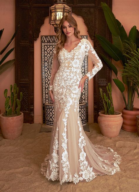 Glamorous Wedding Dress, Wedding Dresses Diamonds, Boho Bridal Dress, Chapel Train Wedding Dress, Wedding Bouquets Bride, Belle Silhouette, Fairy Tale Wedding Dress, Boho Dresses Long, Mom Wedding