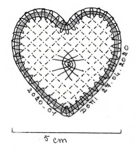 Romanian Lace, Bobbin Lacemaking, Bobbin Lace Christmas, Lace Trees, Bobbin Lace Patterns, Iris Folding, Lace Heart, Lace Jewelry, Lace Doilies