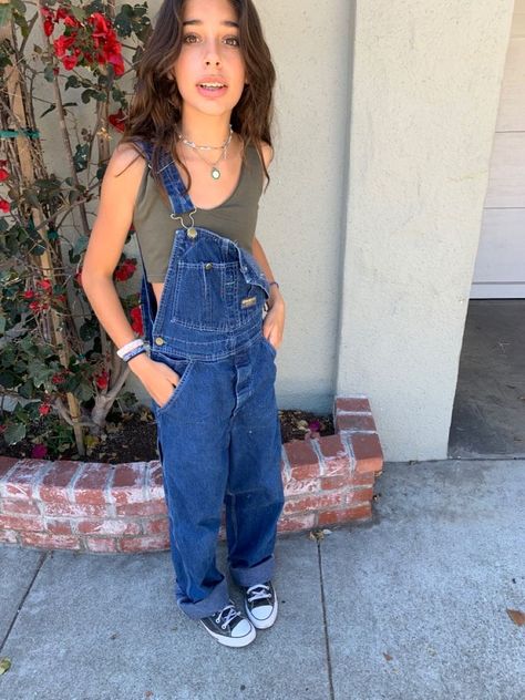 Summer Outfits Dungarees, Outfit Ideas Dungarees, Salopette Outfit Summer, Overall Fits Aesthetic, Water Day Outfit, 90s Fashion Outfits Summer, Vintage Core Outfits, Cute Dungaree Outfits, Outfit Salopette