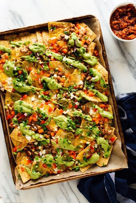 You're looking at the ultimate vegetarian nacho recipe! No meat, just beans, veggies, lots of cheese and creamy avocado sauce. #nachosrecipe #veggienachos Vegetable Nachos Recipe, Vegetable Nachos, Veggie Nachos Recipe, Vegetarian Nachos Recipe, Veggie Nachos, Nacho Recipe, Vegetarian Nachos, Creamy Avocado Sauce, Loaded Nachos