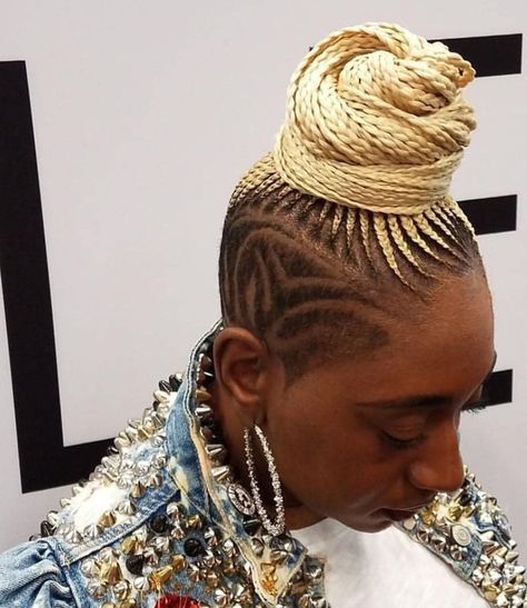 Box Braids Shaved Sides, Braids With Shaved Sides, Short Shaved Hairstyles, Shaved Side Hairstyles, Shaved Hair Designs, Tapered Natural Hair, Blonde Box Braids, Natural Hair Short Cuts, Big Box Braids Hairstyles