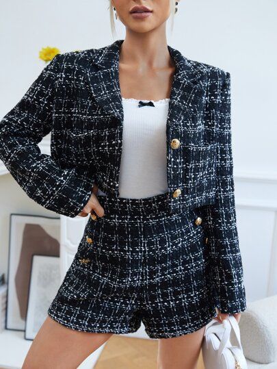 Preppy Suits Women, Short Blazer Outfits For Women, Short Suit Outfit Women, Short Blazer Outfits, Suit And Shorts, Winter Shorts Outfits, Blazer E Short, Chanel Blazer, Tweed Outfit