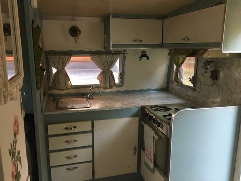 Shasta Loflyte interior Shasta Airflyte Interiors, Shasta Loflyte, Shasta Loflyte Camper, Shasta Compact, Shasta Camper, Vintage Spartan Travel Trailers, Camper Life, Vintage Travel Trailers, Travel Trailer