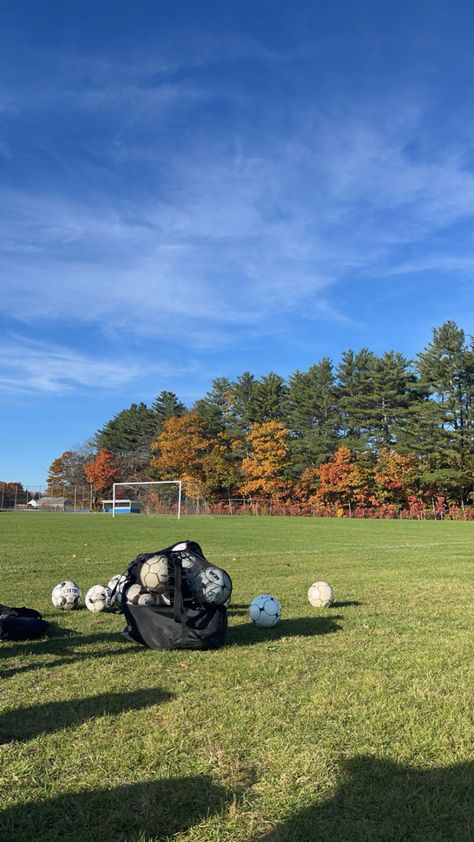 #sports #soccer #soccerpractice #fall #goalkeeper #nature #outside #outdoor #practice #fallleaves College Soccer Aesthetic, Goalkeeper Aesthetic, Fall Football Aesthetic, Soccer Aesthetic, Soccer Season, Fall Sports, Football Pitch, Fall Football, Soccer Practice