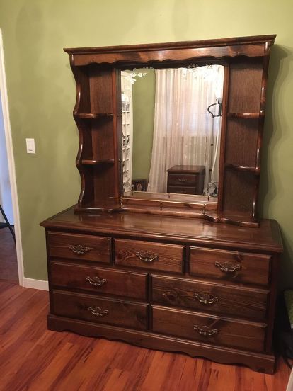 Dresser Mirror Repurposed, Mirrors Ideas, Mirrors Decor, Bedroom Mirrors, 2024 Bedroom, Idea Bedroom, Budget Furniture, Hutch Makeover, Repurposed Dresser