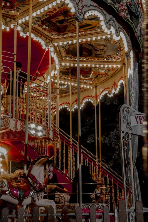 Singapore Christmas, Merry Go Round Carousel, Fair Photography, Alice In Wonderland Theme, Theme Background, Circus Theme, Merry Go Round, Christmas Aesthetic, Carousel