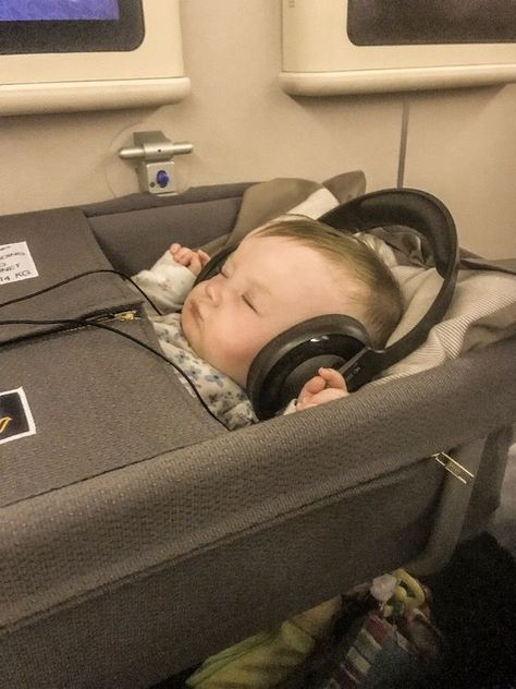 Baby On Plane, Moving Countries, Tips For Flying, 7 Month Old Baby, 9 Month Old Baby, Flying With A Baby, 6 Month Old Baby, Child Loss, 4 Month Olds