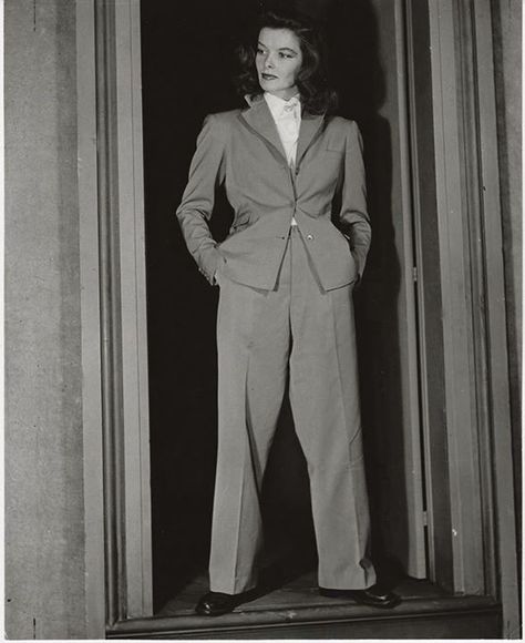 Katherine Hepburn Style, Asteroid Astrology, Hollywood Suits, 1940s Aesthetic, Detective Outfit, 1940s Women, Katherine Hepburn, Star Wars Fashion, Hepburn Style