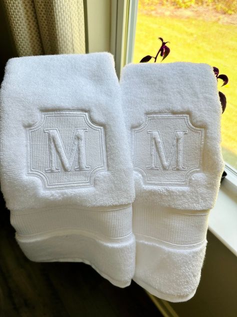 Monogram Embroidered Hand Towel Egyptian Cotton Embroidered Towel Embroidered Wash Towel Set - Etsy Embroidery By Machine, Embroidered Home Decor, Embroidery On Towels, Preppy Embroidery, Embroidery Machine Projects, Bathroom Towels Display, Embroidered Dish Towels, Embroidery Machine Ideas, Monogrammed Towels