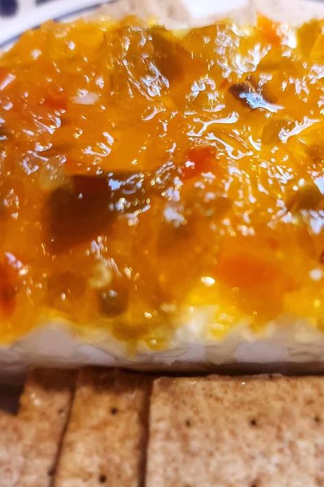 Easy and Delicious Peach Pepper Jelly Recipe - Hawk Point Hobby HomeStead Peach Pepper Jelly Recipe, Apple Blossom Recipe, Peach Pepper Jelly, Jalapeño Jelly, Pepper Jelly Recipe, Pickled Peaches, Canning Tomatoes Recipes, Fruit Butters, Pepper Jam