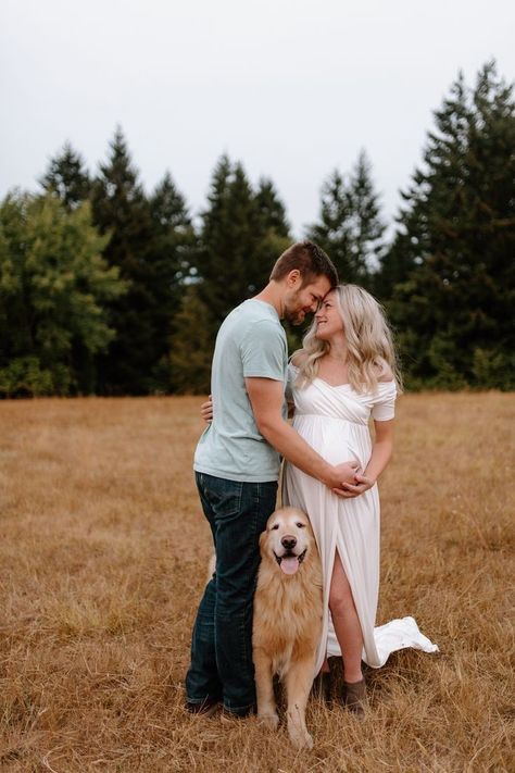 Fall Maternity Pictures, Summer Maternity Photos, Maternity Shoot Outfit, Fall Maternity Photos, Pregnancy Announcement Photoshoot, Maternity Photography Poses Outdoors, Outdoor Maternity Photos, Maternity Photo Outfits, Maternity Photography Poses Couple