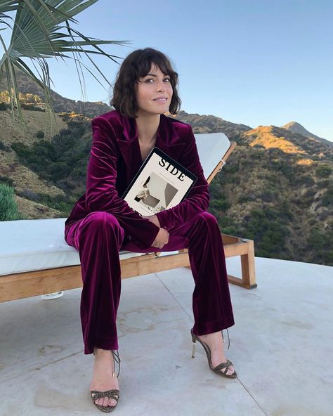 Girlboss Outfits Sophia, Sophia Amoruso Style, Sophia Amoruso Hair, Sophia Amoruso, Blogger Photos, Brand Photography Inspiration, Power Suit, Poses For Photos, Branding Photoshoot