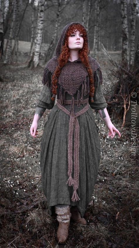 Earthy Fantasy Outfits, Winter Renfaire Outfit, Fantasy Winter Clothes, Skjoldehamn Hood, Pagan Fashion, Strega Fashion, Fair Outfits, Early Medieval, Witch Fashion