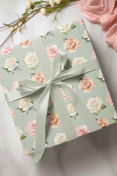 Unique Gift Wrapping, Rose Gift, Luxury Paper, Creative Gift Wrapping, Pastel Floral, Green Gifts, Pretty Gift, Gift Wrapping Paper, Birthday Presents