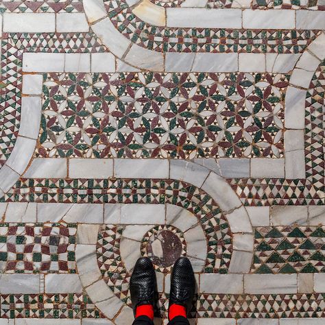 Venetian Floors: I Travelled To Venice And Found Out They Have Most Sumptuous… Venetian Flooring, Best Flooring, House Tiles, Mosaic Flooring, Interior Floor, Family Room Design, Photo Series, Mosaic Designs, Floor Patterns