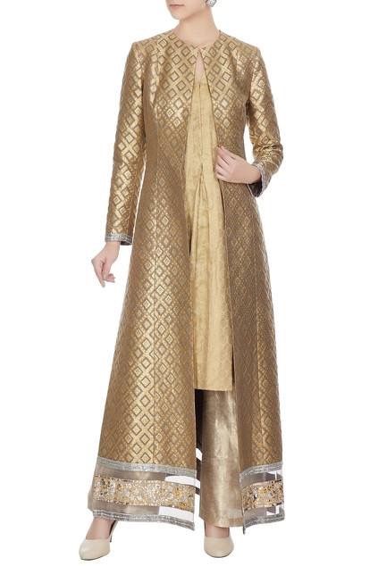 Indowestern Outfits Women, Banarasi Jacket, Pink Color Combos, Long Kurti Patterns, Pakistani Women Dresses, Party Wear Gowns, Bridal Clothing, Silk Kurti, Kurti Patterns