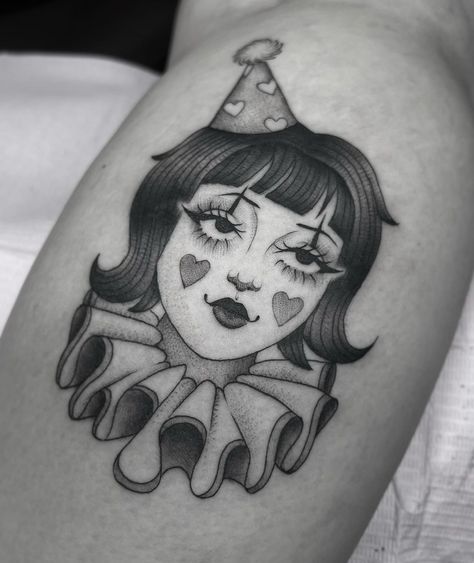 Cassy 🌸🤍 (@c.aketatss) • Instagram photos and videos Female Clown Tattoo, Clown Girl Tattoo, Girl Thigh Tattoos, Clown Girl, Clown Tattoo, Female Clown, Vintage Clown, Old School Tattoo, Tattoo Stencils