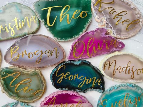 Agate Slice Place Card Agate Wedding Favour Agate Name Place | Etsy Agate Wedding Decor, Alternative Wedding Favors, Geode Wedding, Favours Wedding, Wedding Place Names, Agate Wedding, Wedding Name Cards, Agate Slices, Alternative Bride