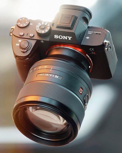 Amazing combo for portraits | Sony A7RIII + Sony 85mm f/1.4 GM Lens For Wedding Photography, Sony A7riii, Best Camera For Photography, Professional Cameras, Camera Wallpaper, Sony A7iii, Best Dslr, Focus Camera, Blurred Background Photography