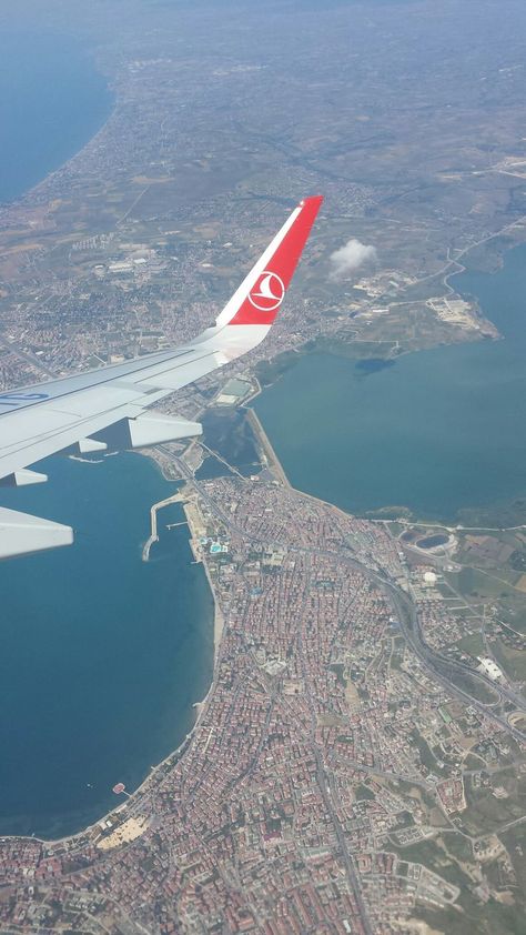 Airplane Take Off, Istanbul Turkey Photography, Shopping Pictures, Istanbul Airport, Visit Istanbul, Airport Pictures, Airport Aesthetic, Turkish Airlines, Airport Travel