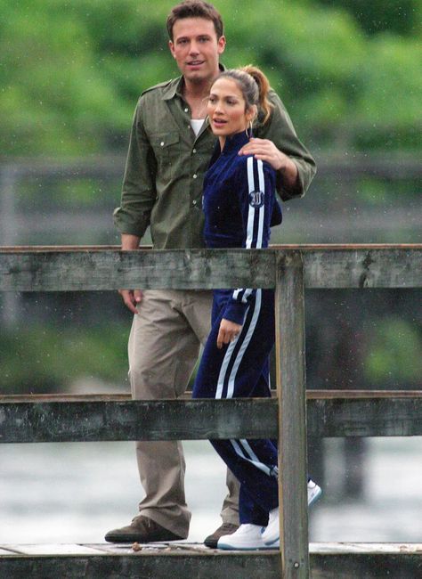 Jennifer Lopez and Ben Affleck in Canada Jennifer Lopez 2000s, Pink Velour Tracksuit, Ben And Jennifer, Ben Affleck Jennifer Lopez, Ben And Jen, Jennifer Lopez And Ben Affleck, J Lo Fashion, Divorce Lawyers, Fashion Moments