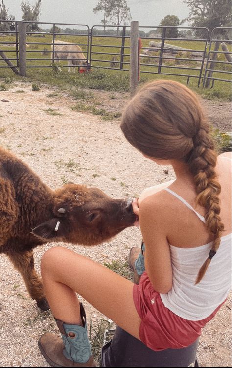 Living On A Farm, Country Girl Aesthetic, Miley Stewart, Cowboy Romance, Country Summer, Farm Lifestyle, Western Life, Cowgirl Aesthetic, Camera Digital