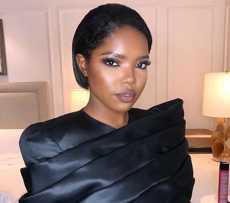 Ryan Destiny, Short Relaxed Hairstyles, Jackie Aina, Dark Brunette, Short Sassy Hair, Pelo Afro, Penteado Cabelo Curto, Hair Crush, Dark Skin Makeup