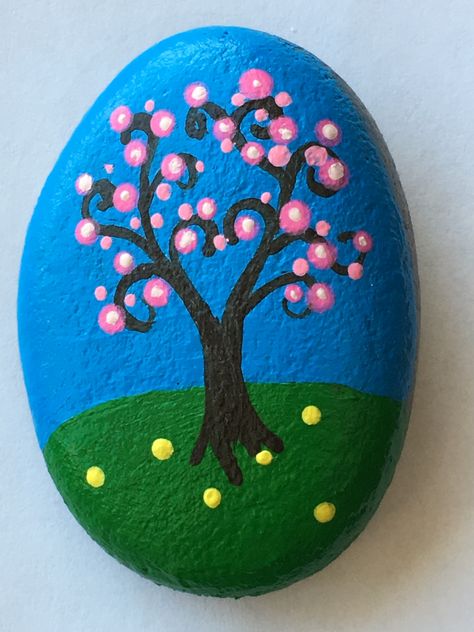 Dot Painting Rocks Easy, Rock Painting Trees Ideas, Tree Rock Painting, Rock Painting Flowers, Driftwood Art Diy, Rock Painting Tutorial, Diy Rock Art, Stone Art Painting, Painted Rocks Kids