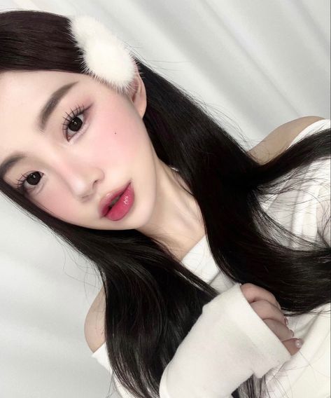 Korean Cool Tone Makeup, Uzzlang Makeup Look, Cool Tone Makeup Korean, Doyun Makeup Look, Makeup Looks Korean, Makeup Looks Asian, Make Up Korean, Asian Makeup Tips, Fox Makeup