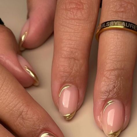 Gel Only Nails, Gels Short Nails, Gold And Silver Nails Ideas, Gold Accented Nails, Gold Chrome Tips Nails, Natural Nails Short Designs, Gold On Nails, Pretty Prom Nails, Gold Gel Nails Short