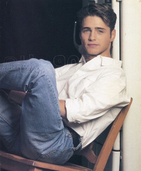 Brandon Walsh Popular 90s Hairstyles, Brandon Walsh, 90s Hairstyles Men, Jason Priestley, Cute Guy, Luke Perry, 90s Men, Jordans Girls, Beverly Hills 90210