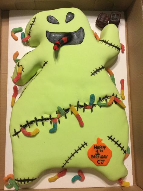 Oogie Boogie Birthday Cake from Nightmare Before Christmas Oogie Boogie Cake, Nightmare Before Christmas Kids, Christmas Birthday Cake, Nightmare Before Christmas Cake, Postres Halloween, Nightmare Before Christmas Decorations, Nightmare Before Christmas Halloween, Christmas Birthday Party, Birthday Halloween Party