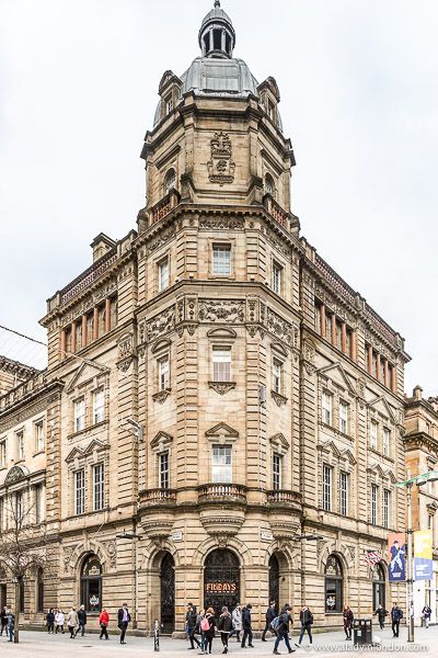 Beautiful historic architecture in Glasgow, Scotland. This city is full of heritage buildings and has great cultural offerings.  #glasgow #scotland #architecture Glasgow Architecture, Glasgow Travel, Visit Glasgow, Building Aesthetic, Day Trips From London, London Architecture, Uk City, European Architecture, Architecture Drawing Art