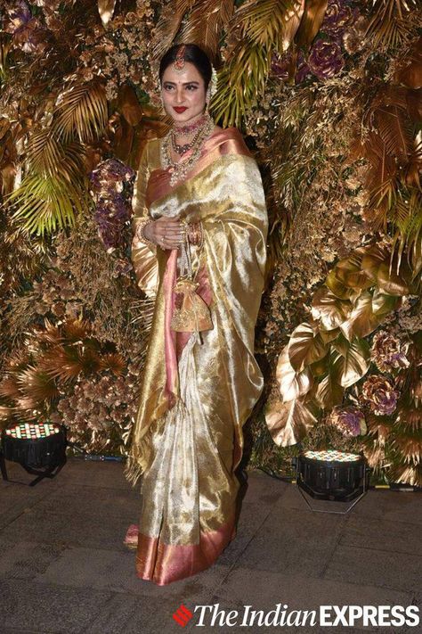 Rekha Actress Style, Rekha Saree, S Images, Off White Fashion, Kanjivaram Sarees Silk, Bridal Sarees South Indian, Simple Saree Designs, Wedding Lehenga Designs, Silk Saree Kanchipuram