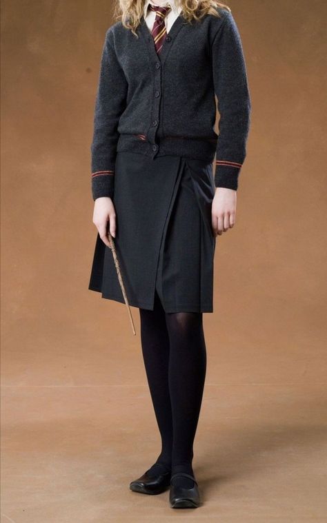 Hogwarts School Uniform, Slytherin Uniform, Harry Potter Uniform, Gryffindor Uniform, Hogwarts Uniform, Gryffindor House, Harry Potter Wall, Clueless Fashion, School Uniform Outfits