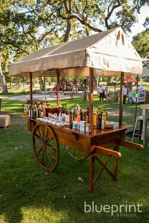 Market Cart, Vendor Cart, Foodtrucks Ideas, Farmers Market Stand, Wooden Cart, Sweet Carts, Food Cart Design, Candy Cart, Sunflower Themed Wedding