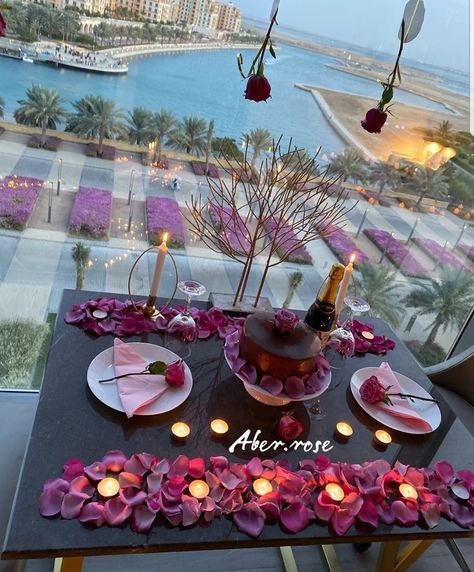 Valentines Restaurant Decor, Romantic Dinner For Two Candlelight, Husband Birthday Decorations, Candle Light Dinner Ideas, Birthday Surprise For Husband, Anniversary Dessert, Pink Dessert Tables, Romantic Room Surprise, Romantic Dinner Decoration