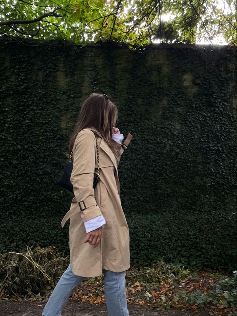 Dublin, Ireland. The most gorgeous place with the moodiest weather. Trench Coat Mid Length, Mid Trench Coat Outfit, Knee Length Trench Coat Outfit, Mid Length Trench Coat Outfit, Tan Trench Coat Outfit, Dublin Style, Trent Coat, Court Outfit, Plane Outfit