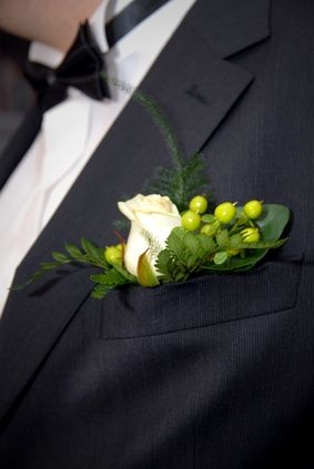 Bridal Boutonnieres, White Tie Wedding, Boutineer Wedding, Pocket Boutonniere, Dance Flowers, Pocket Flowers, Diy Boutonniere, Groom Buttonholes, Boutonnieres Prom