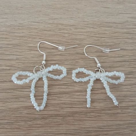 Bow earrings 🎀 #handmade #smallbusiness #beads #jewelry #bow #bowjewelry #faitmain #etsy #etsysellersofinstagram Beaded Bow Earrings, Jewelry Bow, Bow Jewelry, Bow Earrings, Diy Bow, Beads Jewelry, How To Make Bows, Earrings Handmade, Diy Gift