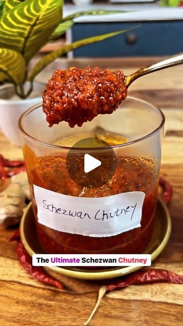 Schezwan Chutney Recipe, Red Chili Recipes, Schezwan Chutney, Taste Made, Recipe 30, Chinese Recipes, Chili Oil, Pepper Powder, Sweet Chilli