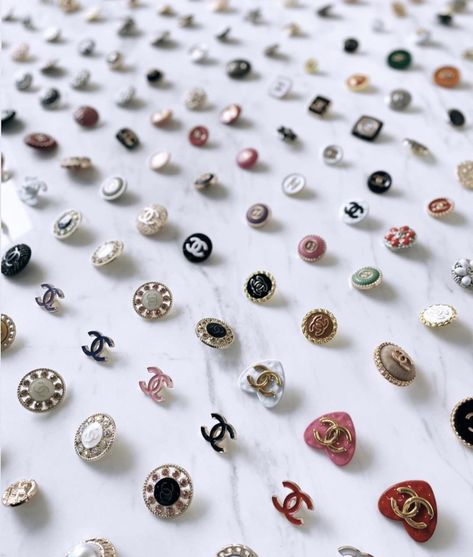 Chanel Buttons, Chanel Costume Jewelry, Chanel Suit, Chanel Inspired, Future Clothes, Chanel Accessories, Chanel Jewelry, Classy Jewelry, Antique Buttons